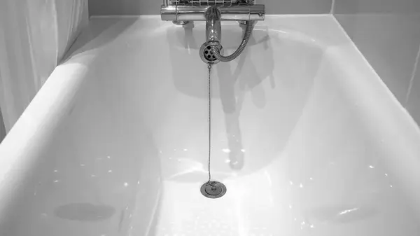 Ванна будет сиять, а грязь и налет исчезнут в считанные минуты