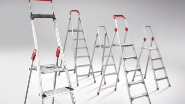 Алюминиевая vs стальная стремянка: в чем разница и что выбрать
