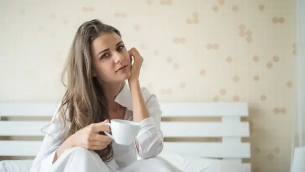 Что по утрам не делают счастливые люди, а у несчастливых уже стало привычкой: 11 главных ошибок