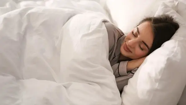 Какой наполнитель одеяла действительно обеспечивает сладкий сон: экспертный рейтинг