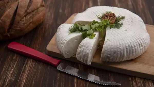 Домашний адыгейский сыр за 30 минут: рецепт, который всегда удается