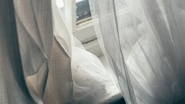 Как вернуть тюлю былую свежесть: простой метод без магазинной химии