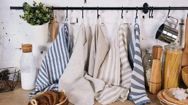 Как отстирать сильно загрязненные кухонные полотенца