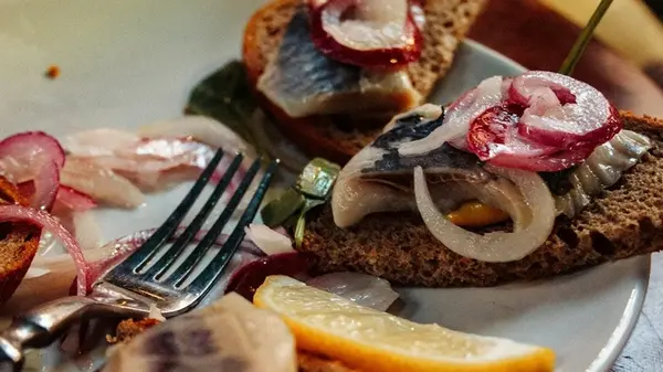 20 секунд— и селедка готова: невероятный японский способ для чистки рыбы