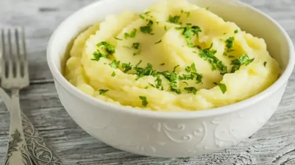 Чем потолочь картошку на пюре, чтобы блюдо имело кремовую текстуру: секрет профессиональных поваров