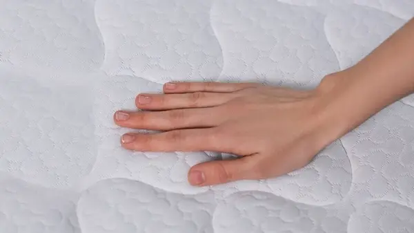 Как почистить матрас: эффективное решение с помощью соды