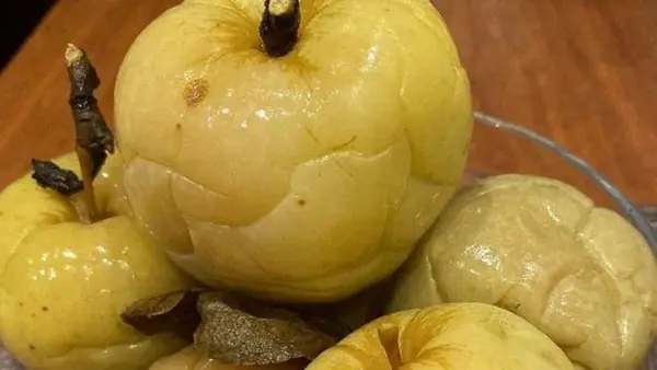 Сочные моченые яблоки: домашний рецепт, который возвращает вкус детства