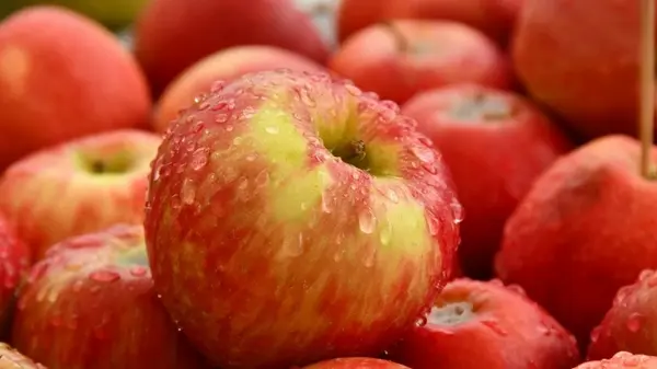 Как удалить воск из магазинных яблок дома: почему это важно делать каждый раз