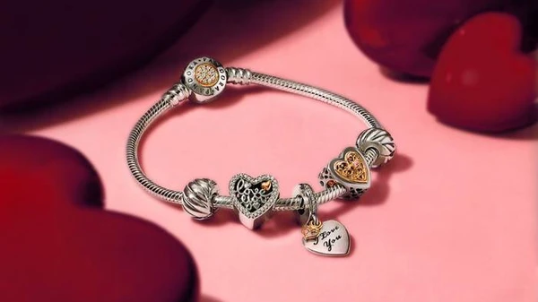 Украшения Pandora: почему ювелирный бренд продолжает покорять сердца