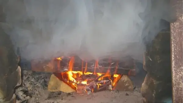 Что делать, если печь дымит: возможные причины и способы их устранения