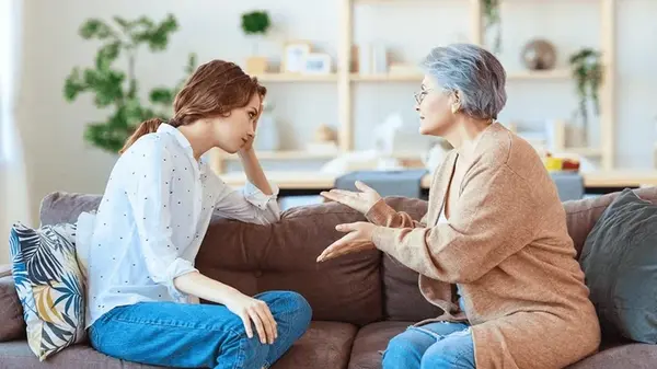 Как правильно отвечать родственникам, которые вас обесценивают