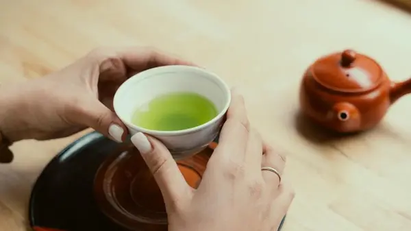 Почему нельзя пить слишком много зеленого чая: названы 6 побочных эффектов