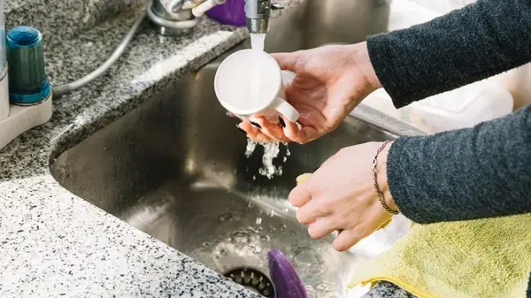 Что ни в коем случае нельзя сливать в раковину: об этом не знают даже опытные хозяйки