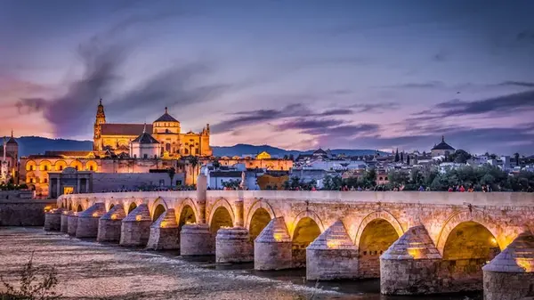 Старинный испанский город признали лучшим в мире для пеших прогулок в 2026 году