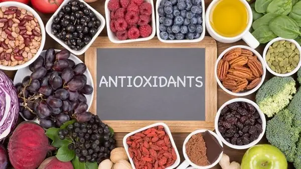 Не только зеленый чай: эксперты назвали 7 продуктов с большим содержанием антиоксидантов