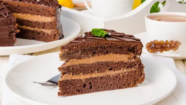 Какой лучший способ нарезать торт: кондитер поделился секретом