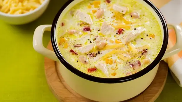 Почему мы стремимся к сытной пище, когда холодно, и как избежать увеличения веса зимой