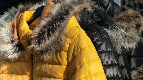 Как часто нужно стирать пуховики и пальто: главные правила ухода за зимней одеждой