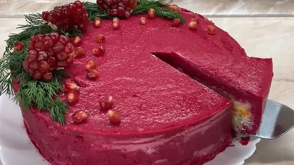 «Селедка под шубой» в виде торта: новый рецепт