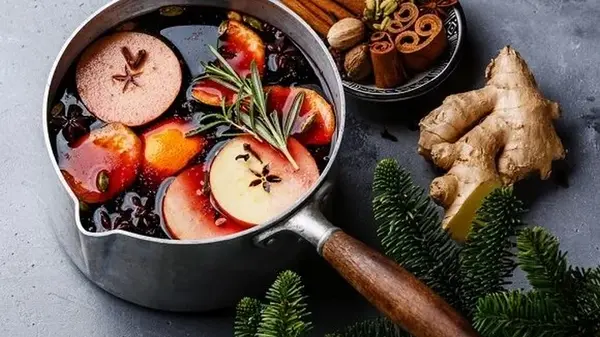 Без капли алкоголя: новый тренд зимы — глинтвейн, который можно даже детям