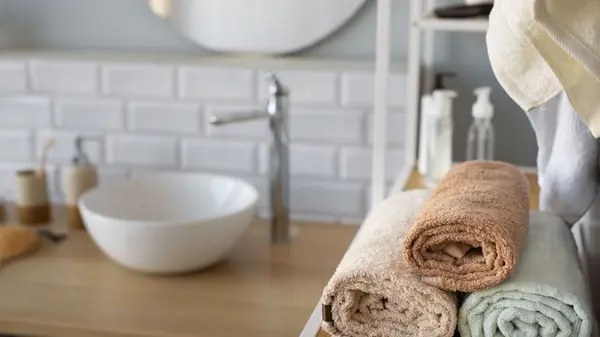 Почему ни в коем случае нельзя вешать полотенца на двери: об этом почти никто не знает