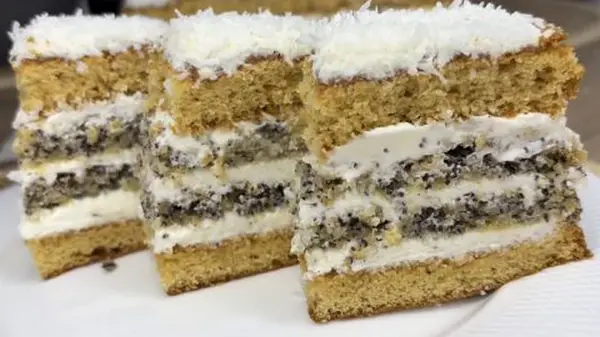 Медово-маковый пляцок на Рождество: рецепт праздничного десерта