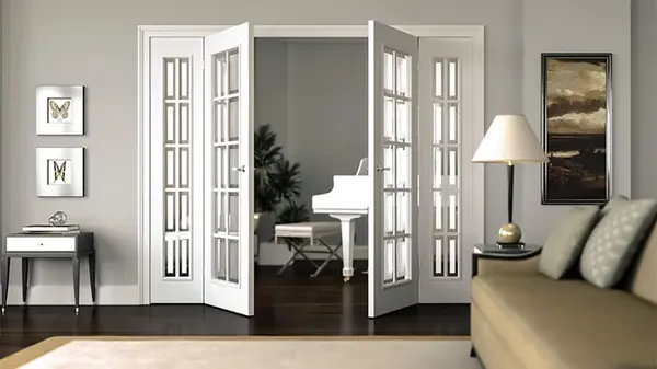 Двойная распашная дверь в гостиную