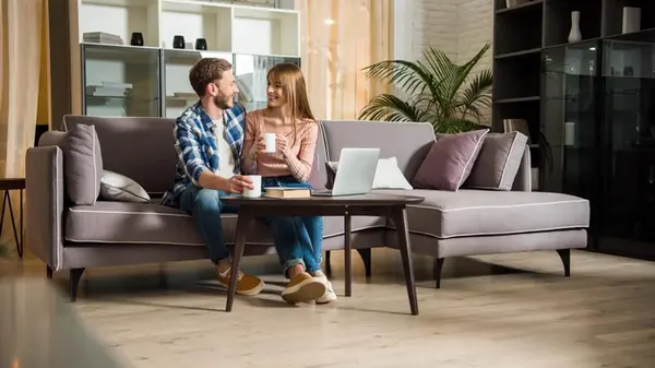 7 вещей, которые пары в самых счастливых и крепких отношениях делают по вечерам