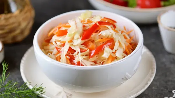 Самый правильный рецепт квашеной капусты: будет белоснежной, мягкой и хрустящей