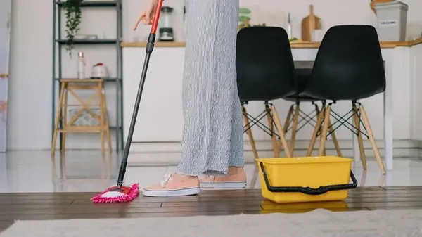 Что добавить в воду во время мытья пола, чтобы аромат держался 24 часа