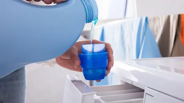 Эксперты объяснили, почему кондиционеры для белья могут навсегда испортить одежду