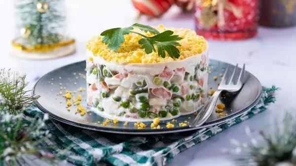 Какую колбасу выбрать для оливье, чтобы праздничный салат получился, как из ресторана