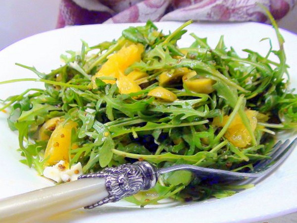 Пикантный салат с рукколой и апельсином (рецепт)