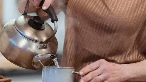 Что случится, если пить вчерашнюю кипяченую воду: раскрывают эксперты