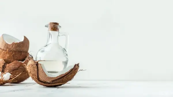 Помощь для волос: эксперты рассказали о пользе кокосового масла