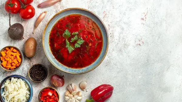 Три правила идеальной зажарки для борща: как создать насыщенный рубиновый цвет и глубокий вкус