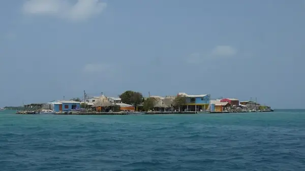 Ни полиции, ни автомобилей: в Карибском море есть остров, который меньше футбольного поля