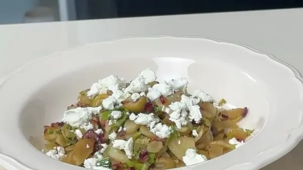 Не выбрасывайте листья из цветной капусты: шеф-повар показал, что из них сделать