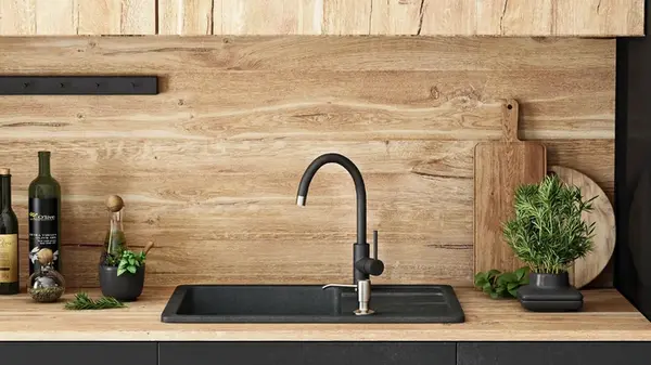 Остатки алкоголя из бокалов нельзя выливать в раковину: какого спиртного это касается