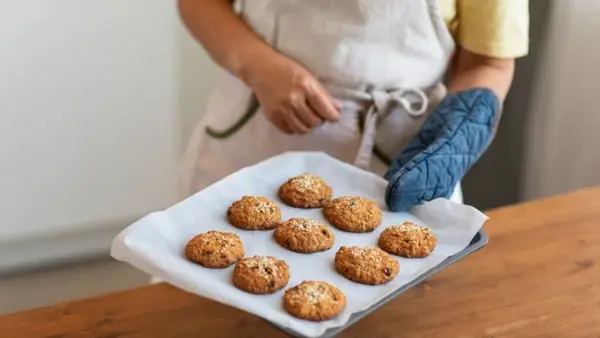 Сделайте это во время выпекания печенья, чтобы оно долго было мягким