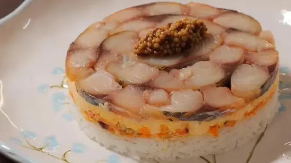 Главный конкурент «Селедки под шубой»: элементарный салат с копченой скумбрией