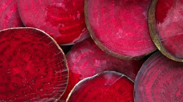 Свекла для салата будет «медовой», если сварите ее именно так: что нужно сделать