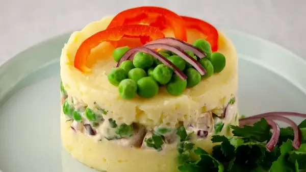 Рецепт салата с селедкой картофелем плавленым сыром и солеными огурцами