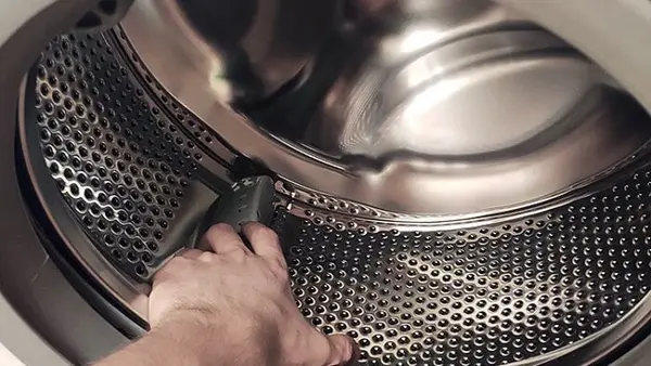 Посторонний предмет в стиральной машине: как найти и достать, не вызывая мастера