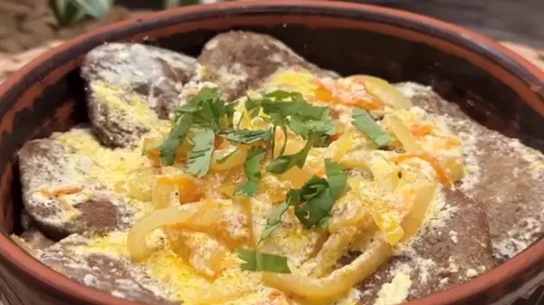 Нежные тушеные печеночные оладьи: пошаговый рецепт