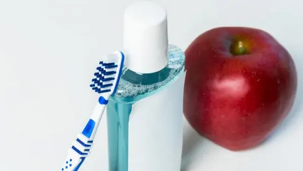 Проглотили ополаскиватель для рта? Вот что может случиться