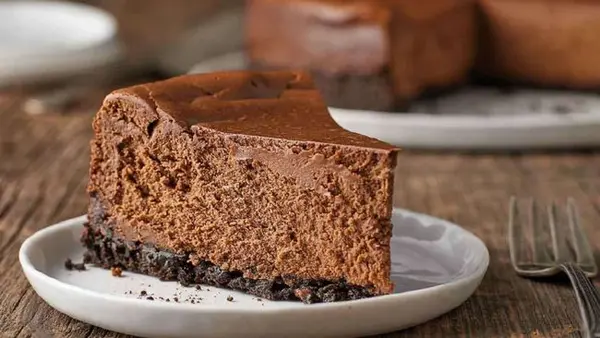 Бархатный шоколадный чизкейк без выпечки: простой рецепт нежного десерта