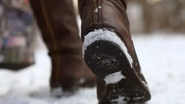 Скользкая подошва: что делать — лайфхак для любой обуви