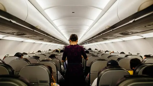 В самолете есть два ряда, в которых лучше никогда не садиться: бортпроводник назвал причины