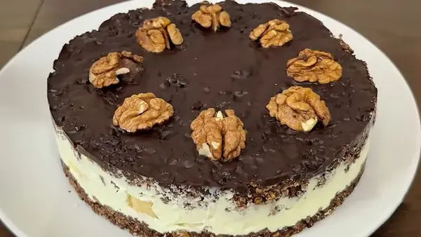 Торт без выпечки, сахара и муки: простой рецепт полезного десерта